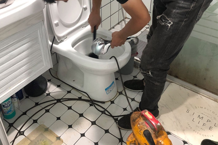 掇刀疏通下水道