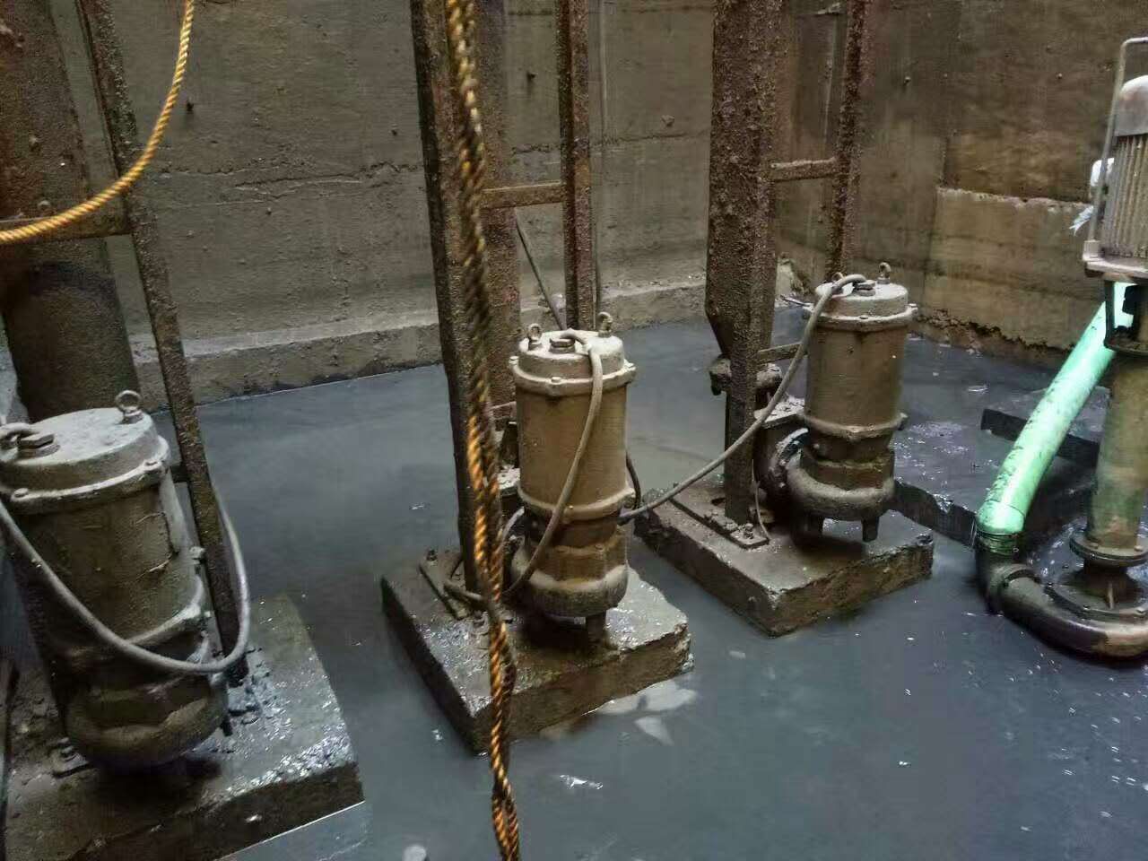 掇刀污水池清理